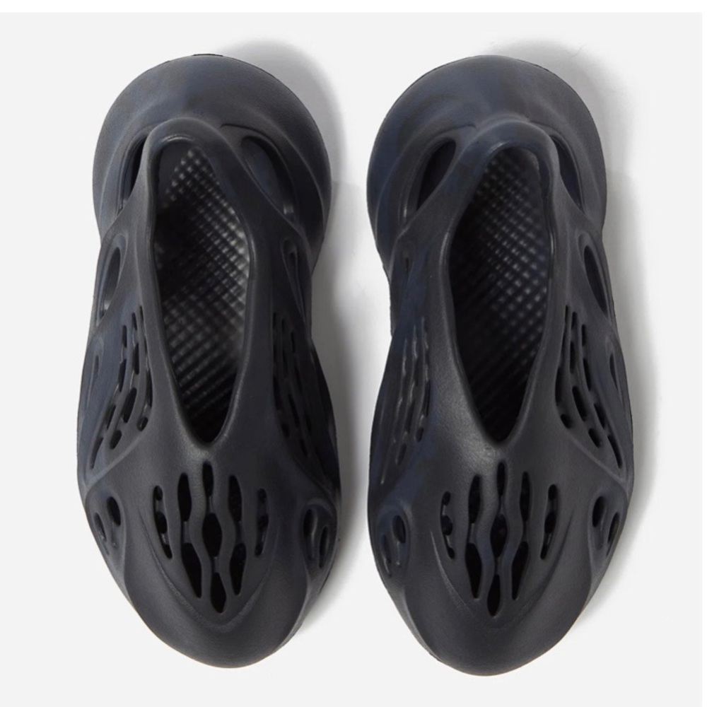 Yeezy Foam Runner Onyx Size 12